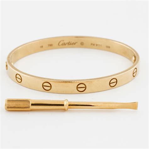 bracelet love cartier porté|cartier love bracelet unisex.